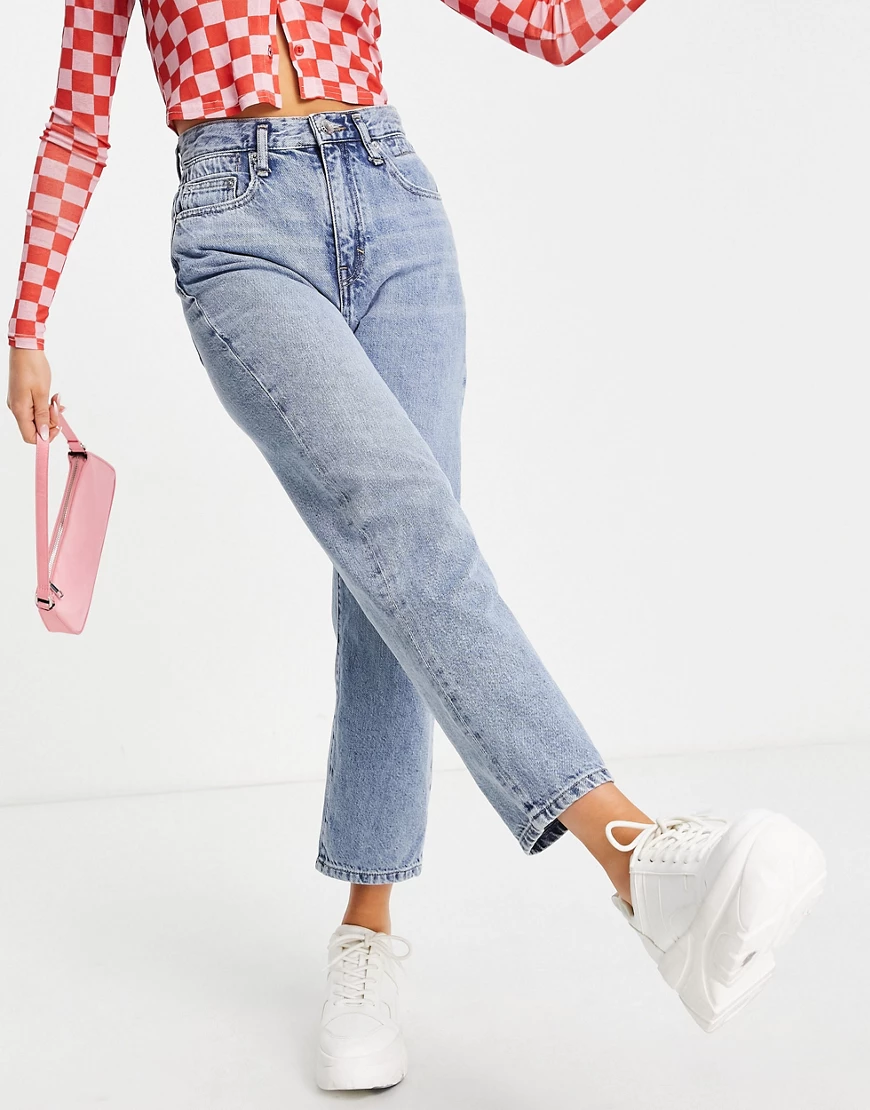 Pull&Bear – Mom-Jeans im Vintage-Stil in Blau mit elastischem Bund und hohe günstig online kaufen