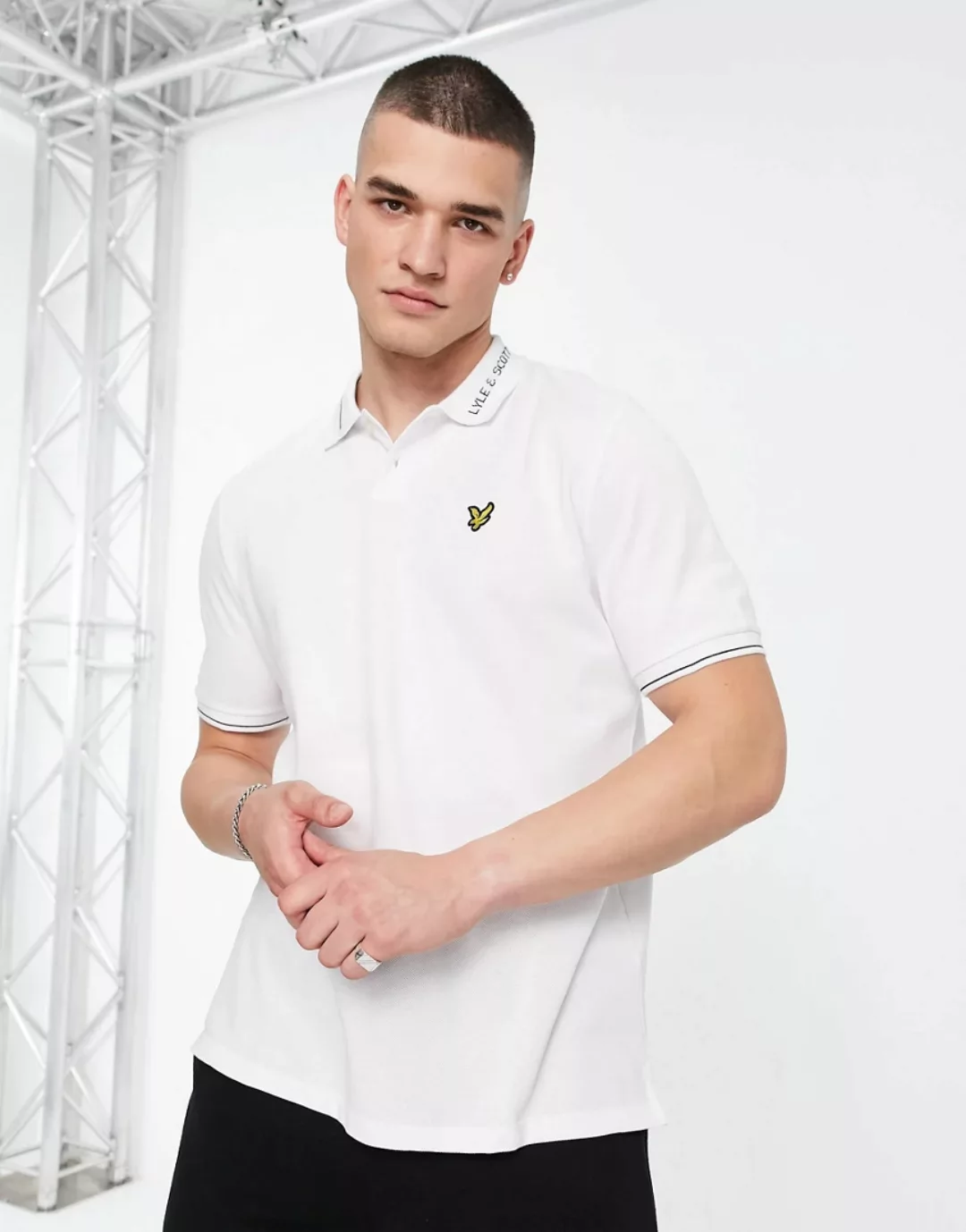 Lyle & Scott – Polohemd in Weiß mit Markenlogo auf dem Kragen günstig online kaufen