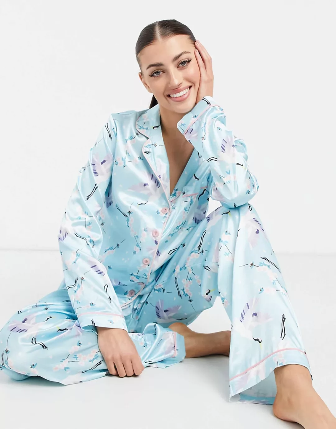 Night – Langer Satin-Pyjama mit Reiher-Print in Hellblau-Mehrfarbig günstig online kaufen