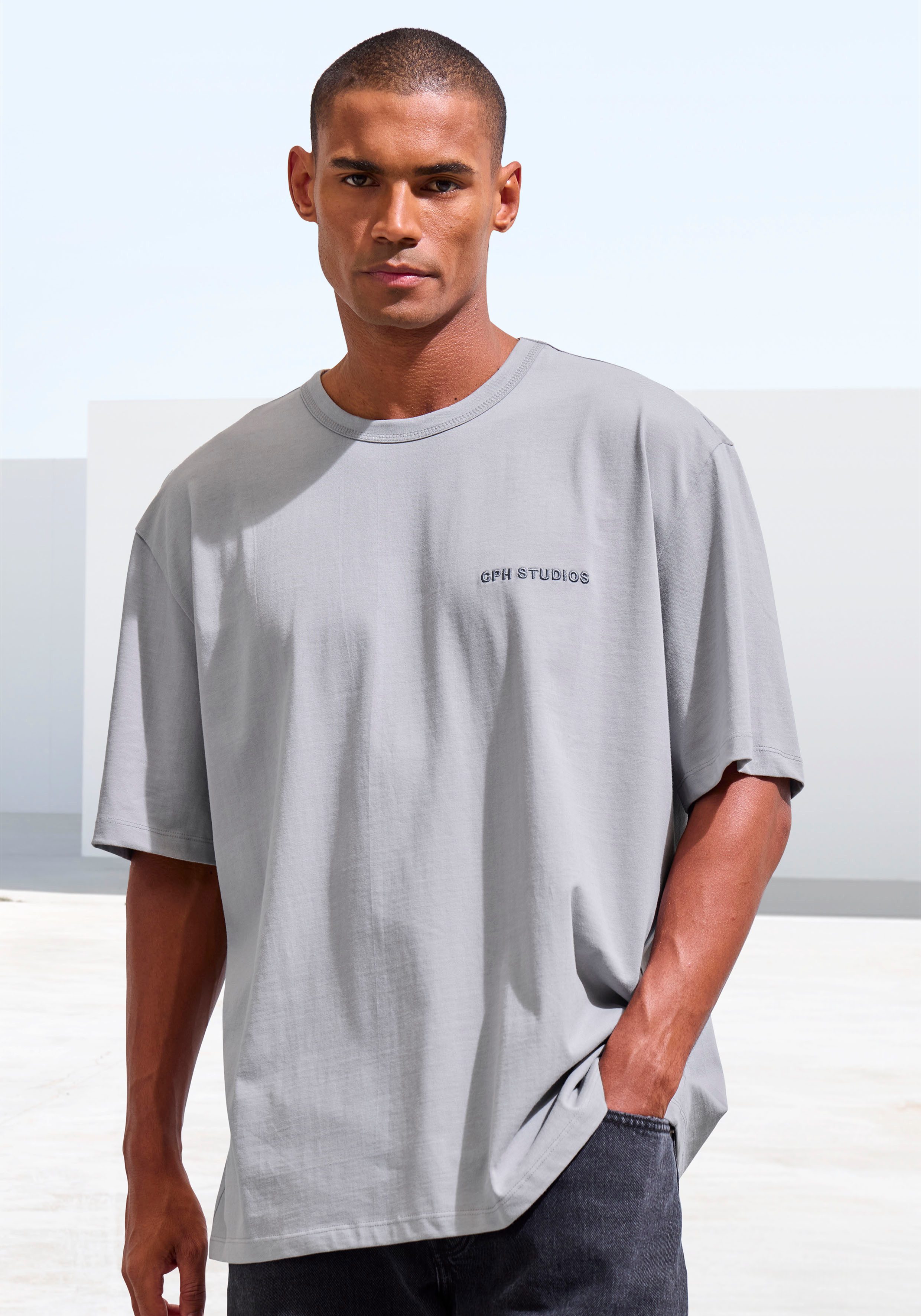 Copenhagen Studios T-Shirt "mit hochwertiger Logostickerei", Loose-fit, Ove günstig online kaufen