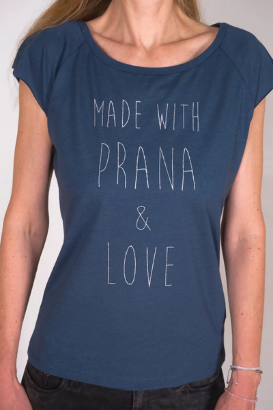 Yoga T-shirt "Made With Prana & Love" Blau / Silber günstig online kaufen