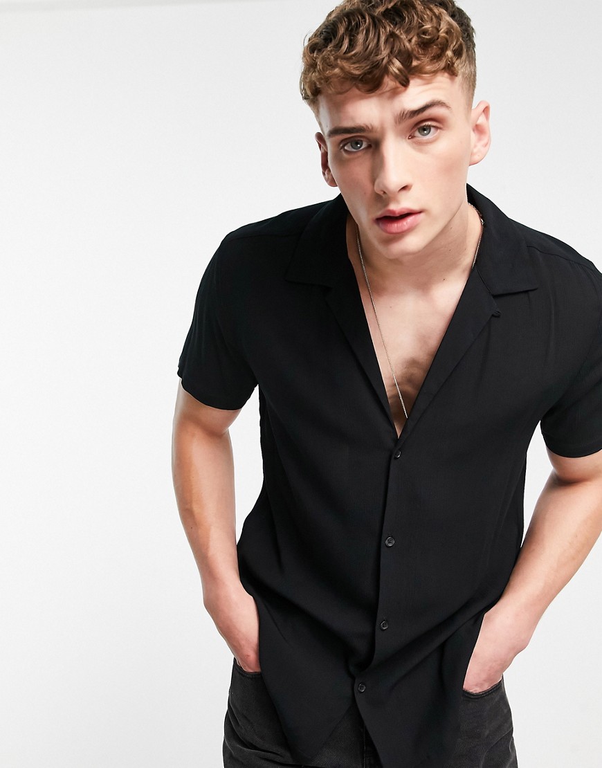 Topman – Hemd in Knitteroptik aus Viskose in Schwarz mit tiefem Reverskrage günstig online kaufen