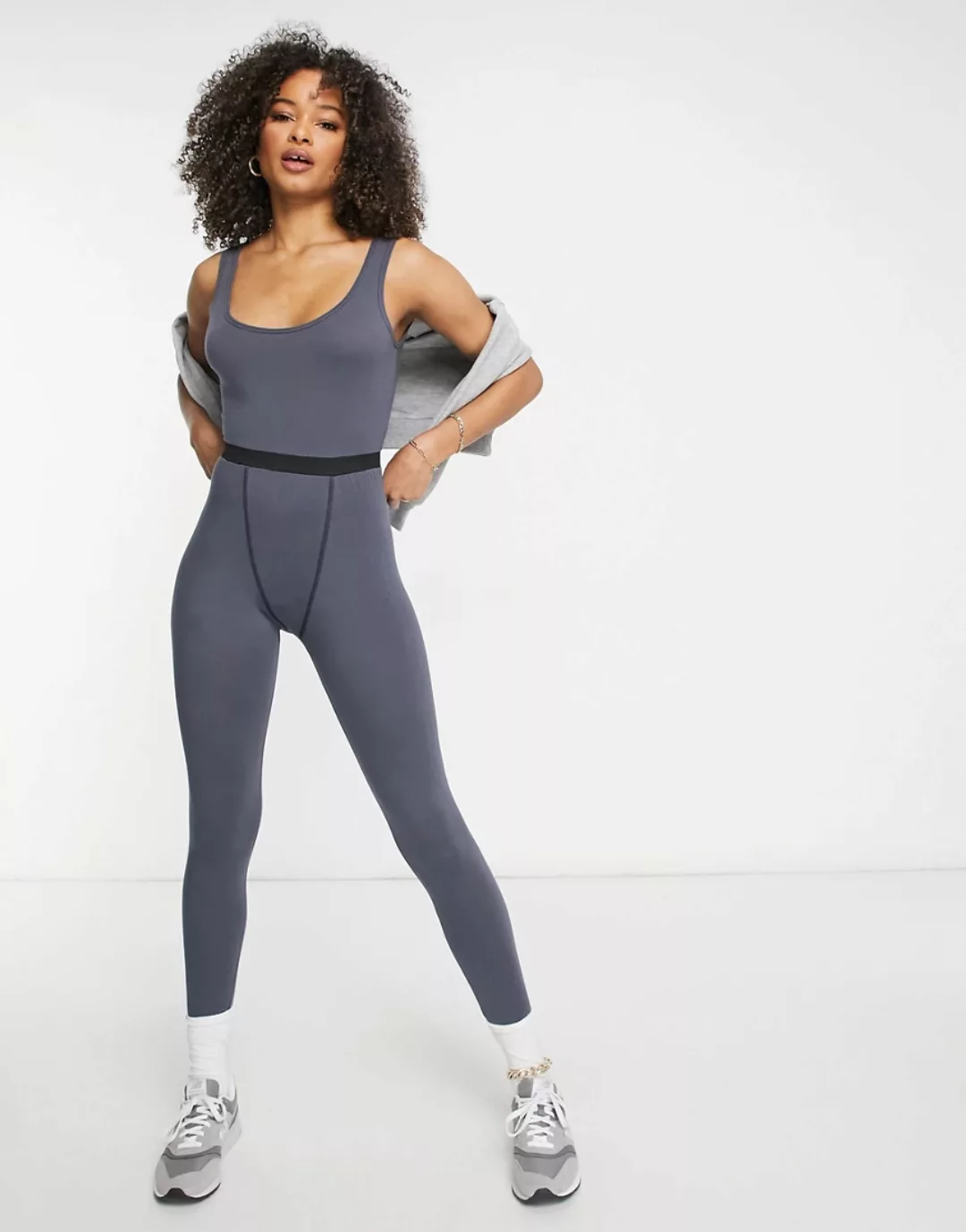 I Saw It First – Jumpsuit mit Kontrastnaht in Grau günstig online kaufen