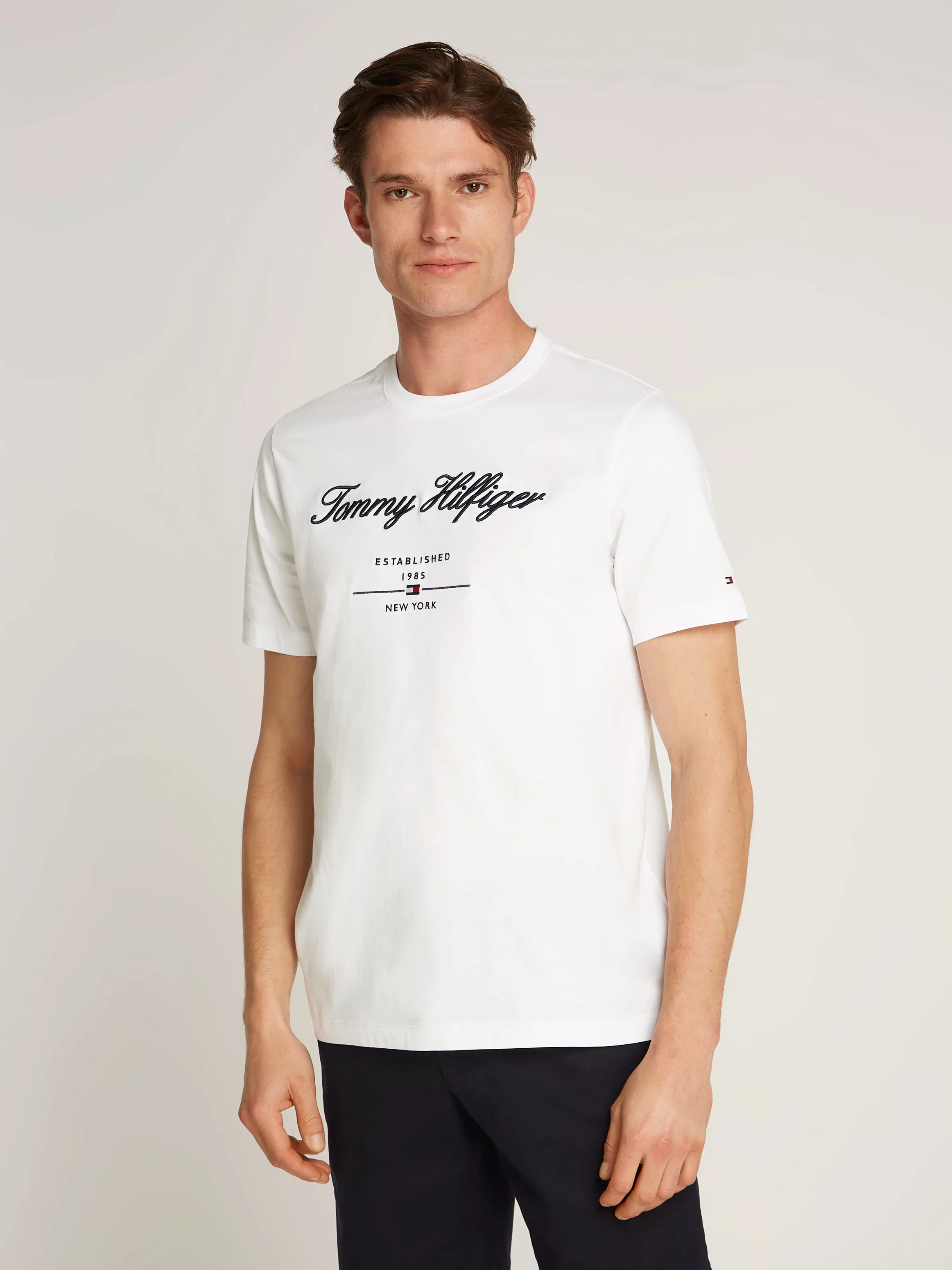 Tommy Hilfiger T-Shirt "SCRIPT LOGO TEE", mit aufgesticktem Logo günstig online kaufen