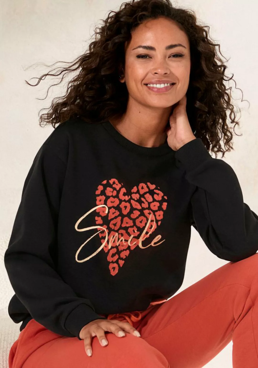 LASCANA Sweatshirt /Loungeshirt mit Herz-Leo-Druck günstig online kaufen