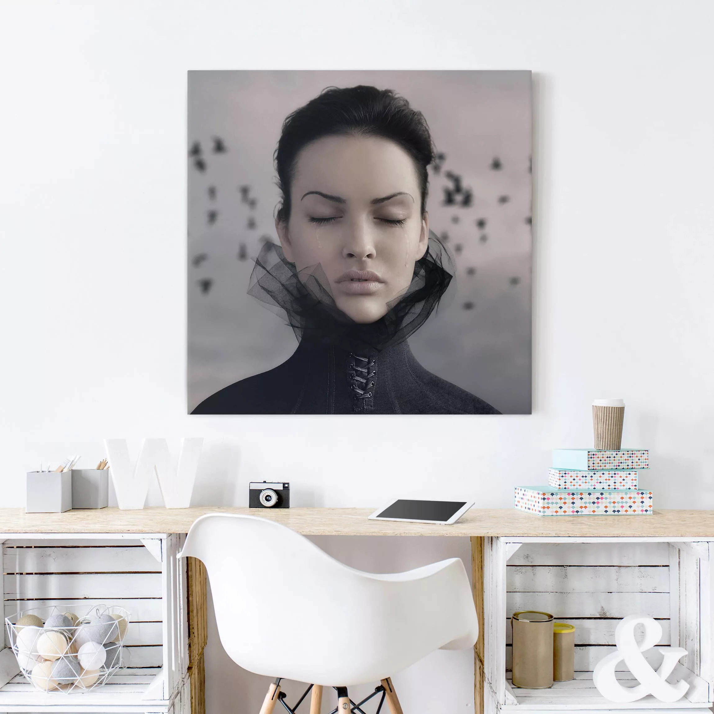 Leinwandbild Portrait - Quadrat Porträt einer weinenden Frau günstig online kaufen