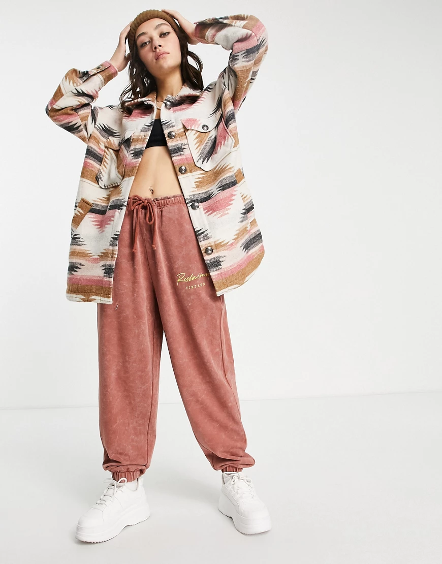 Only – Gemusterte Oversize-Hemdjacke mit Print in Rosé-Rosa günstig online kaufen