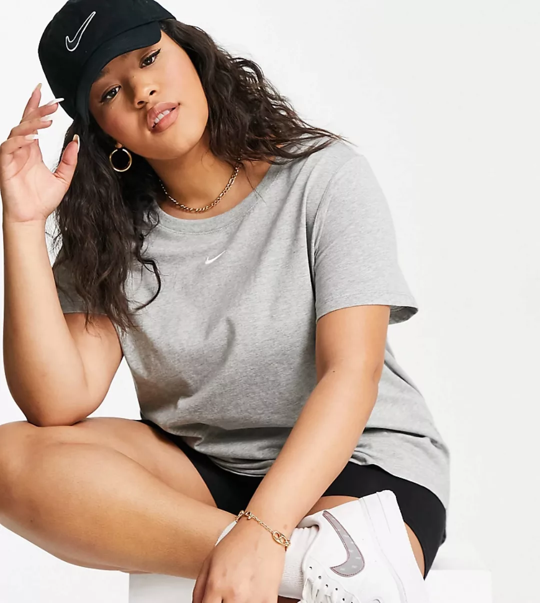 Nike Plus – Essential – Locker geschnittenes T-Shirt in Grau günstig online kaufen