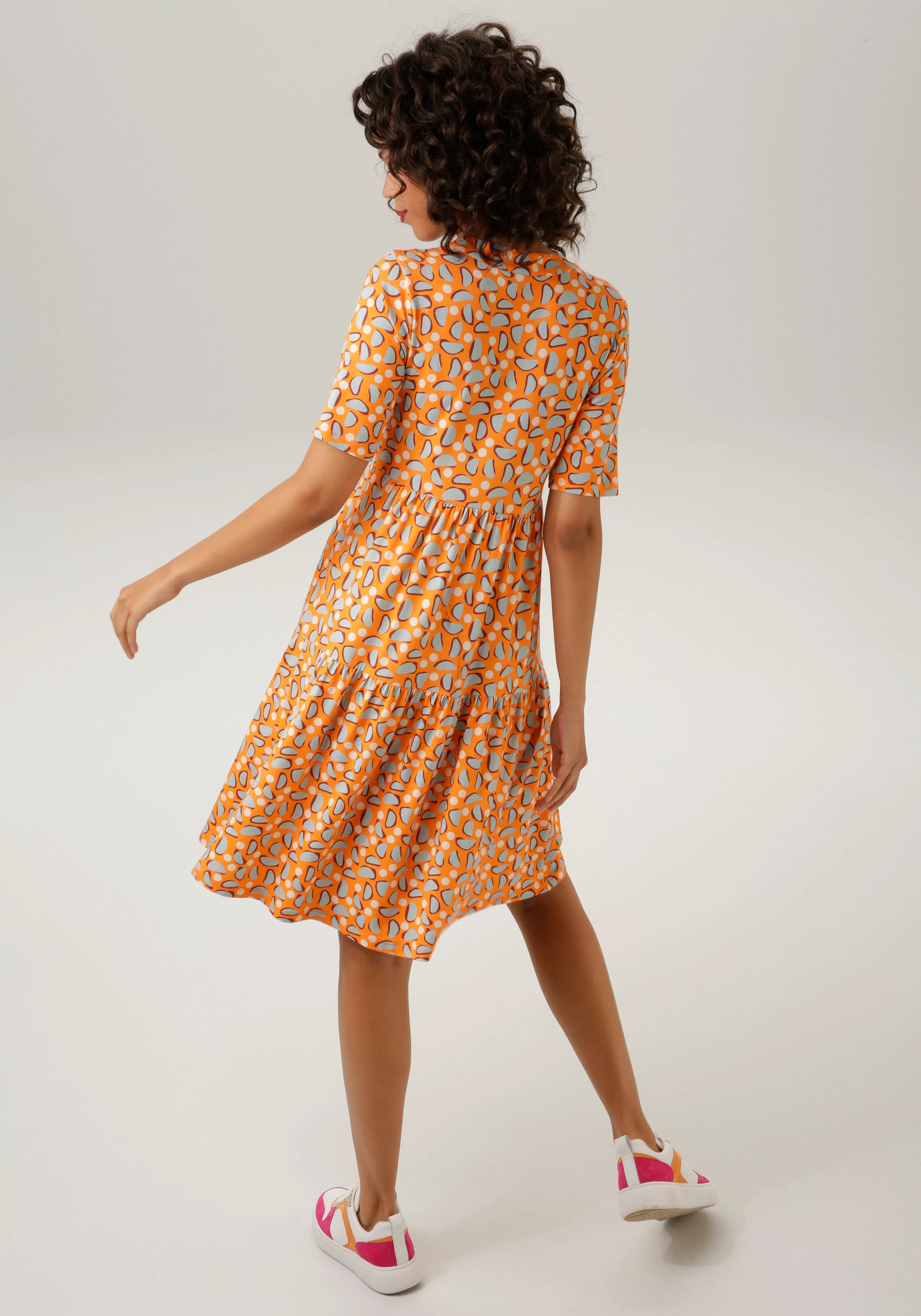 Aniston CASUAL Sommerkleid, mit extravaganten, graphischem Druck - NEUE KOL günstig online kaufen