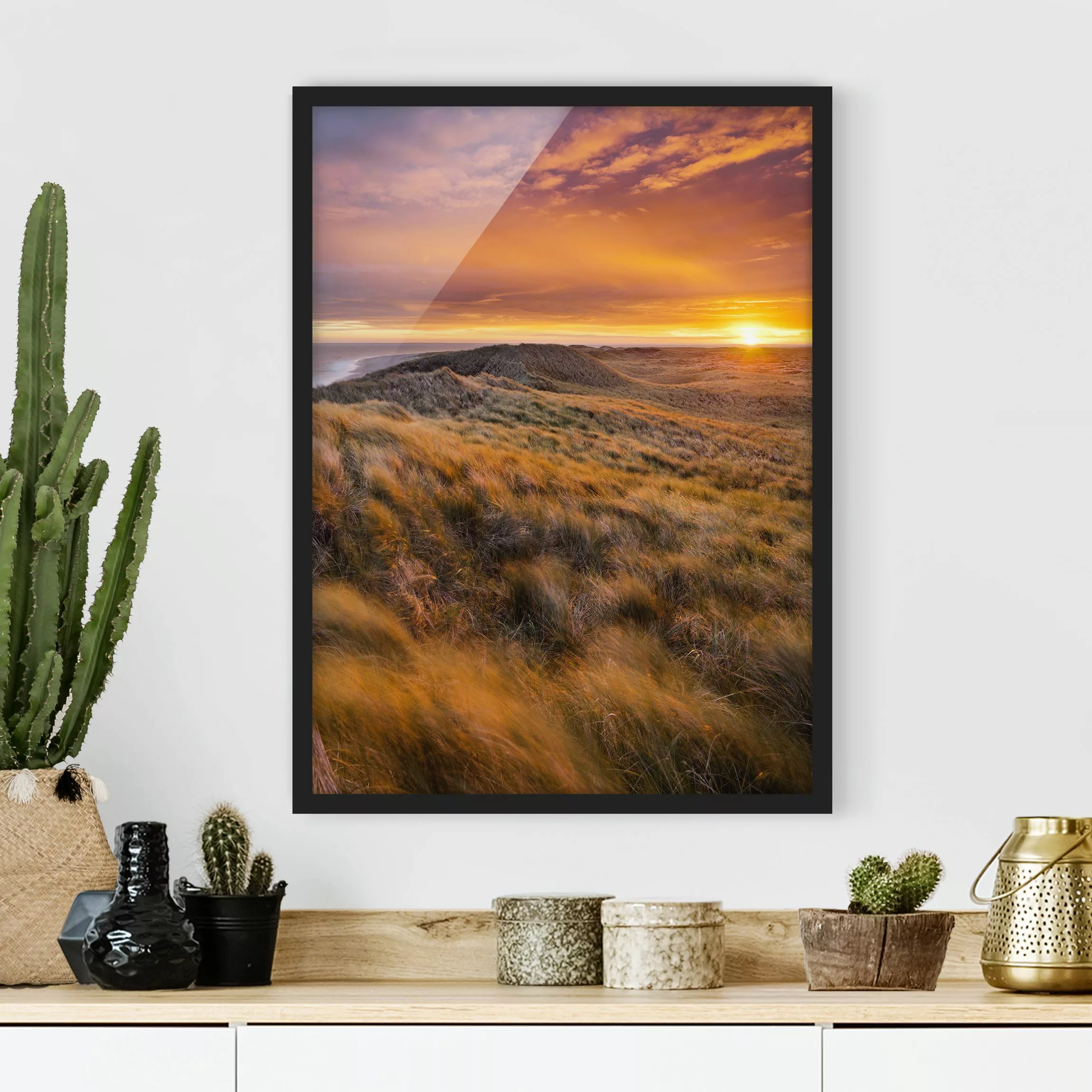 Bild mit Rahmen Strand - Hochformat Sonnenaufgang am Strand auf Sylt günstig online kaufen