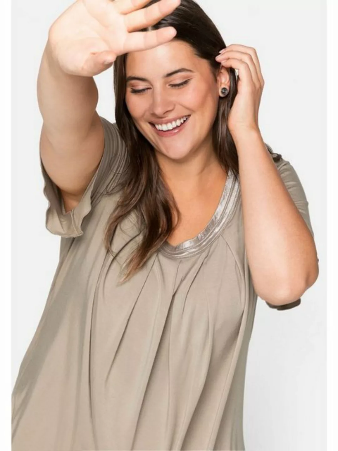 Sheego T-Shirt Große Größen in A-Linie mit dekorativer Blende günstig online kaufen