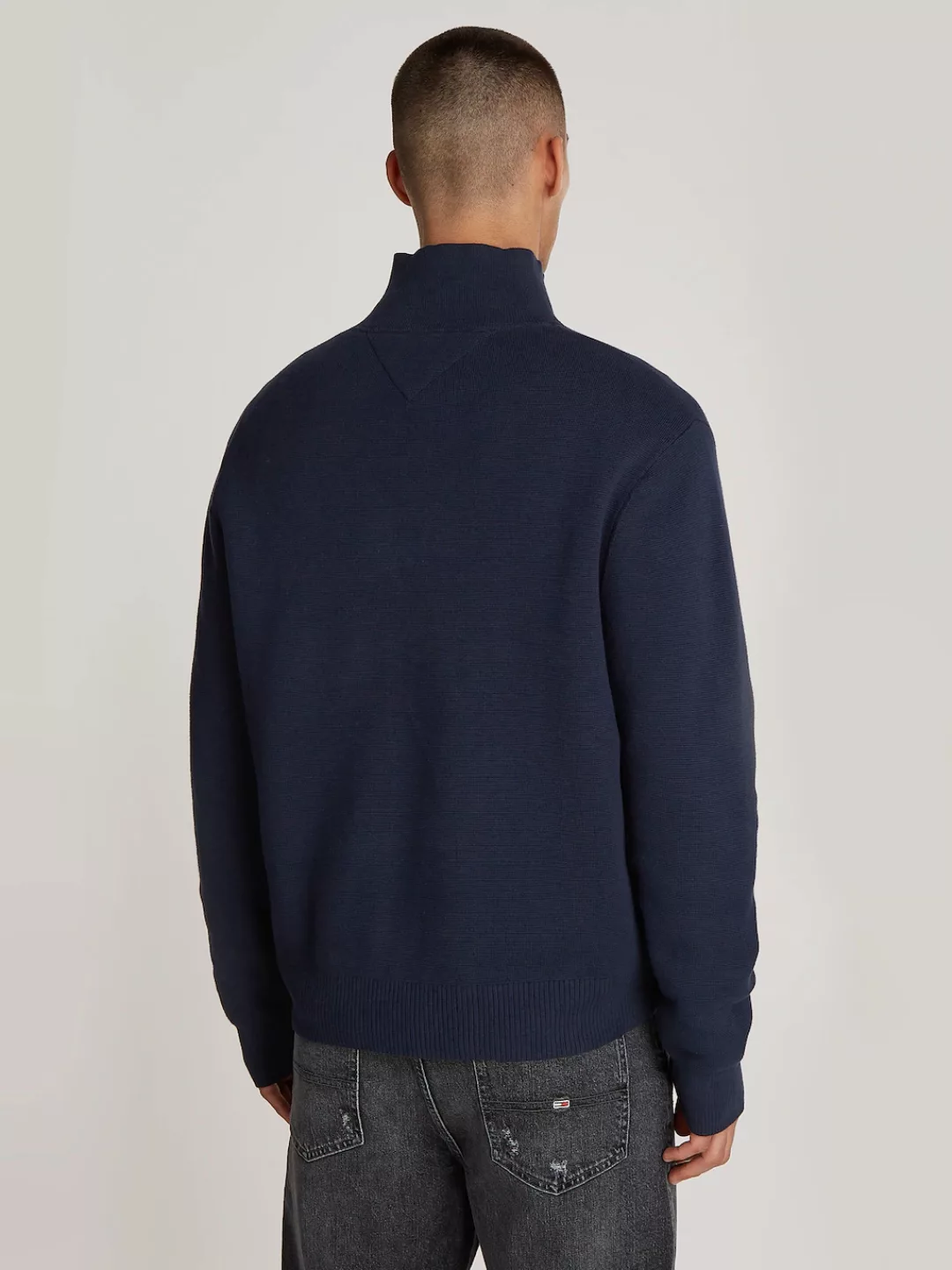 Tommy Jeans Strickpullover TJM REG HALF ZIP SWEATER mit bestickten Markenlo günstig online kaufen