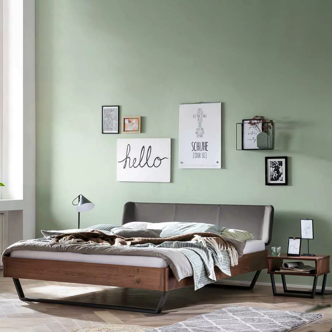 Doppelbett mit Kufengestell aus Nussbaum Massivholz Metall günstig online kaufen