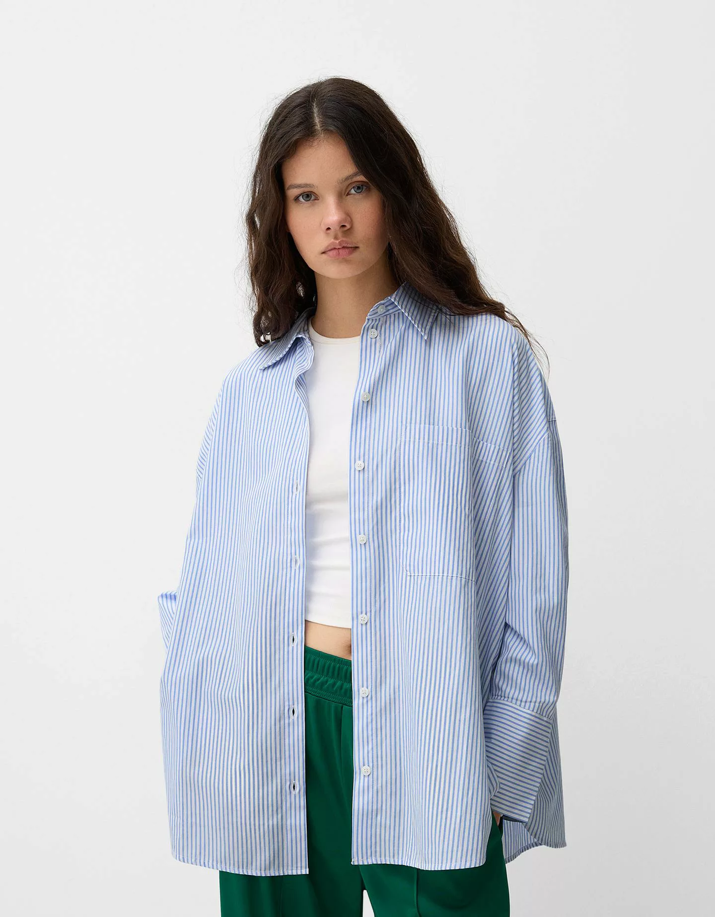 Bershka Oversize-Hemd Mit Langen Ärmeln Und Streifen Damen S Hellblau günstig online kaufen