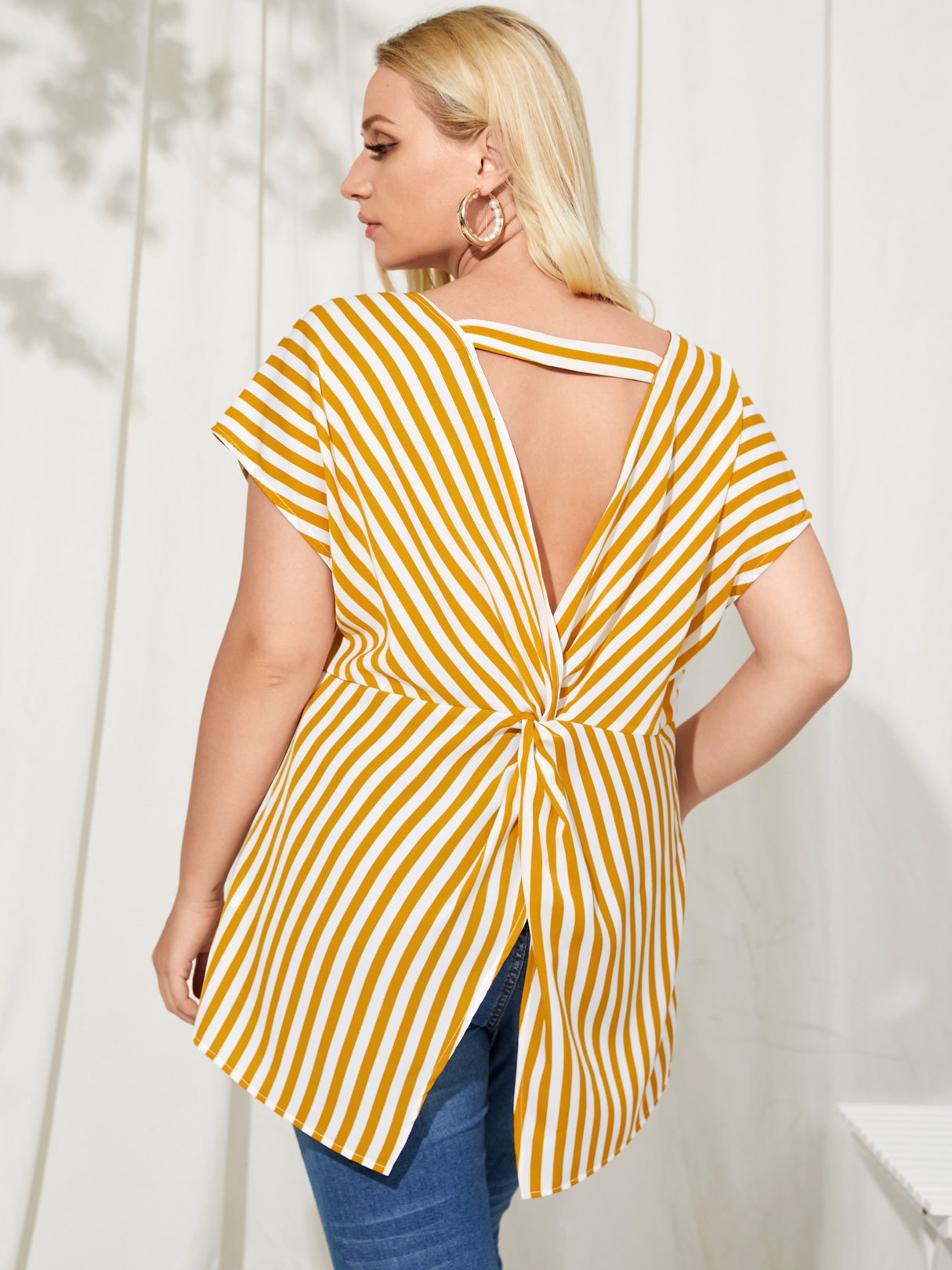 YOINS Plus Größe Gestreifte Cut Out Twist Design Kurzarm Bluse günstig online kaufen