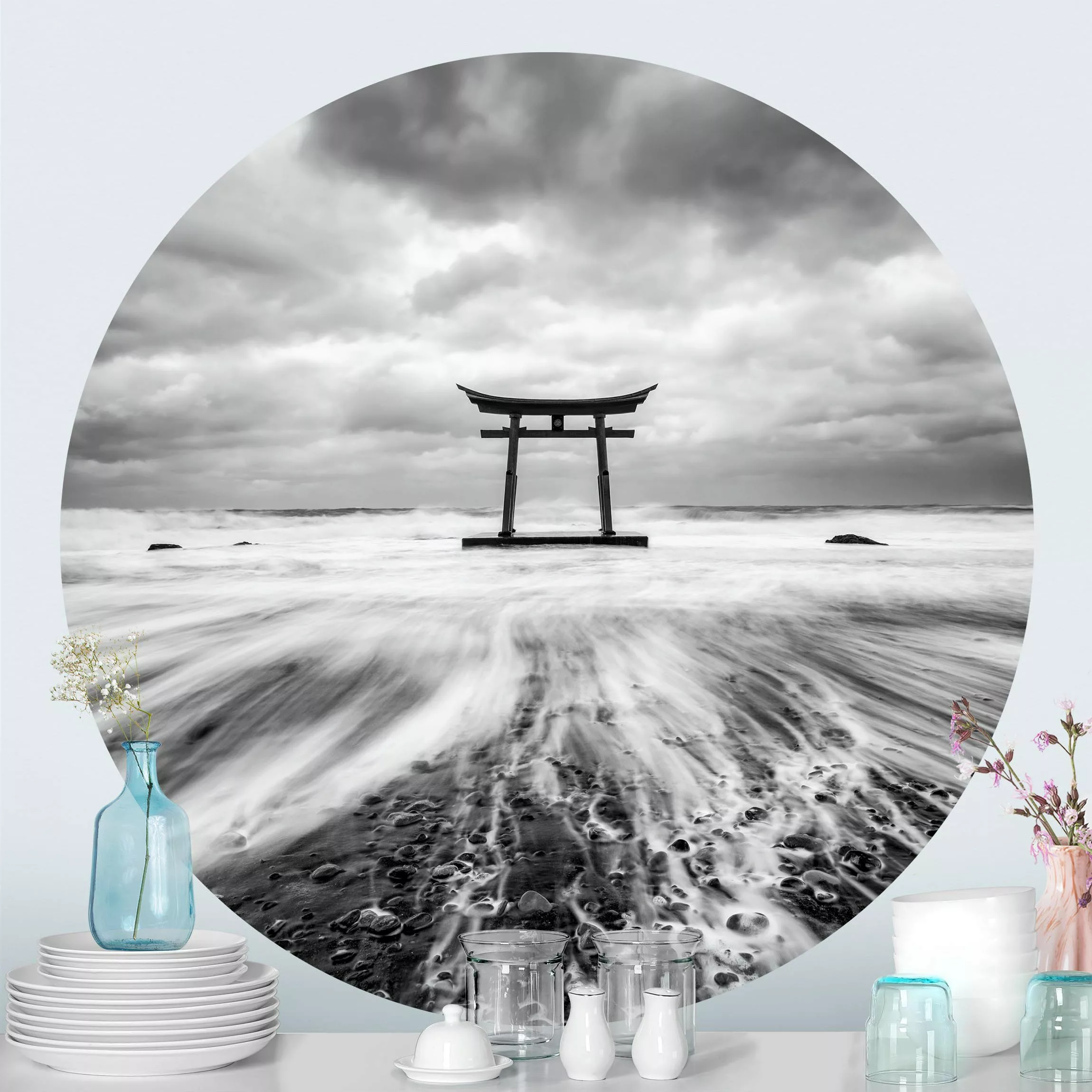 Runde Fototapete selbstklebend Japanisches Torii im Meer günstig online kaufen