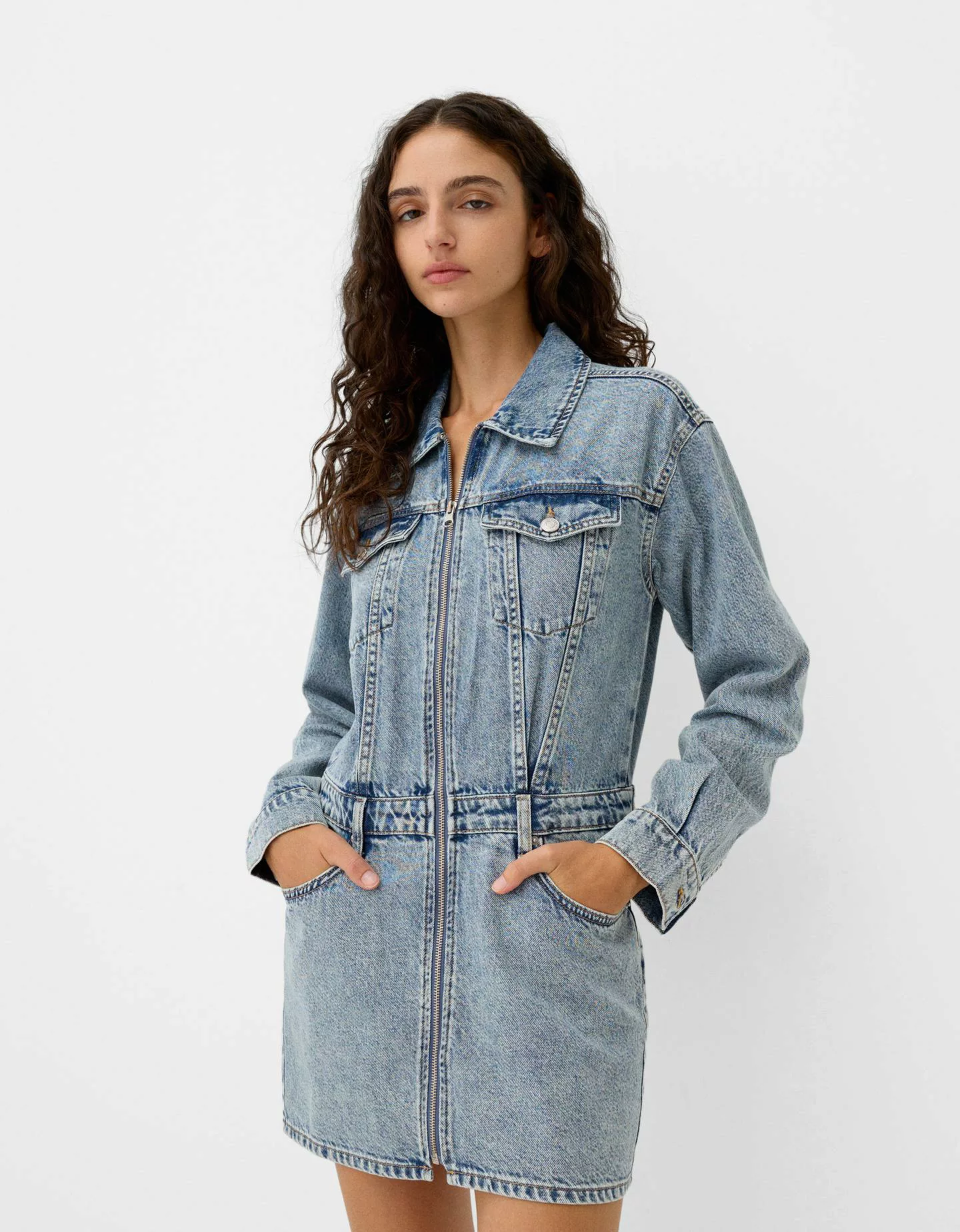 Bershka Minikleid Aus Denim Mit Reißverschluss Damen S Ausgewaschenes Blau günstig online kaufen