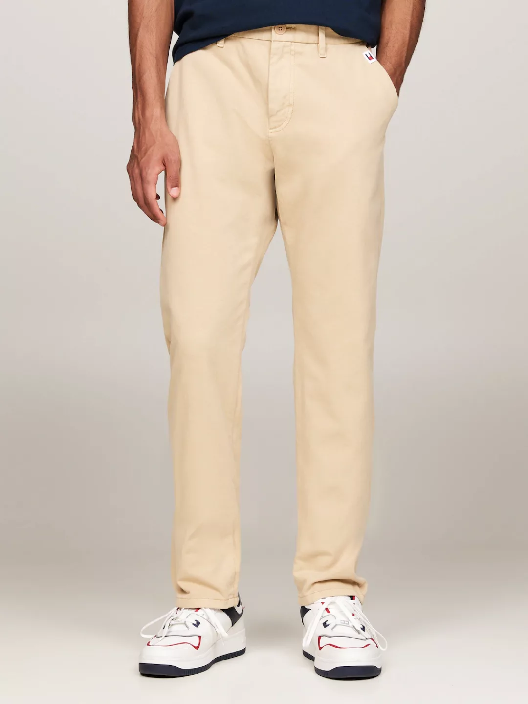 Tommy Jeans Chinohose TJM RYAN TWILL CHINO mit Logo-Patch günstig online kaufen