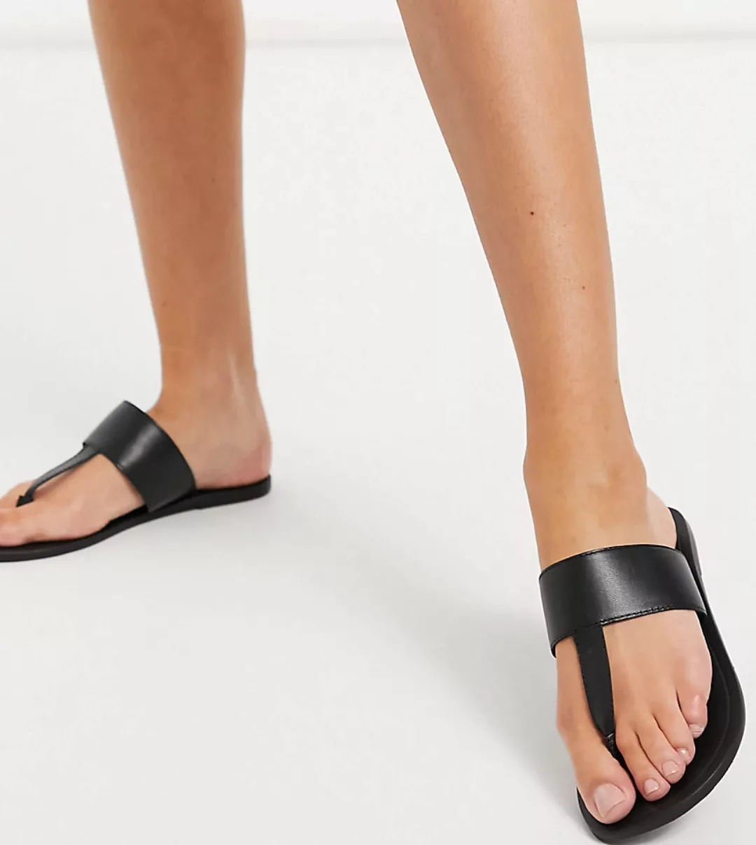 ASOS DESIGN – Function – Zehensteg-Sandalen aus Leder in Schwarz, weite Pas günstig online kaufen