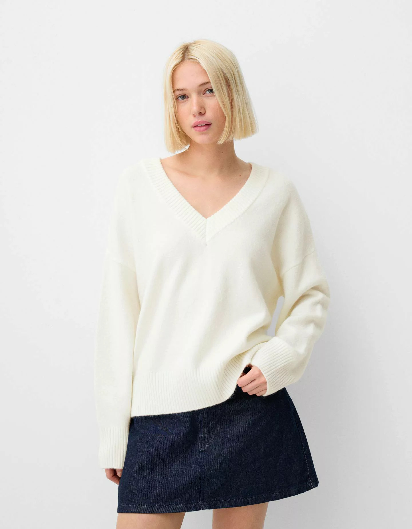 Bershka Oversize-Pullover Mit V-Ausschnitt Damen S Rohweiß günstig online kaufen