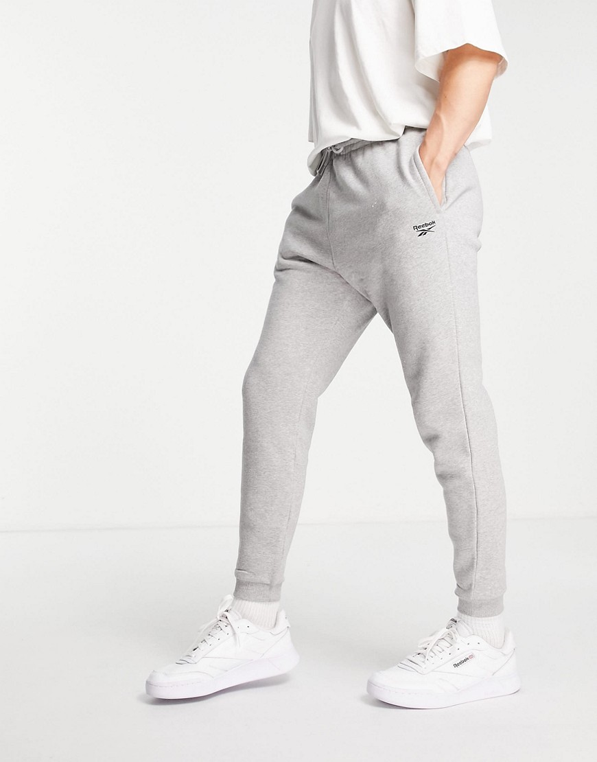 Reebok Classics – Jogginghose in Grau mit kleinem Logo günstig online kaufen