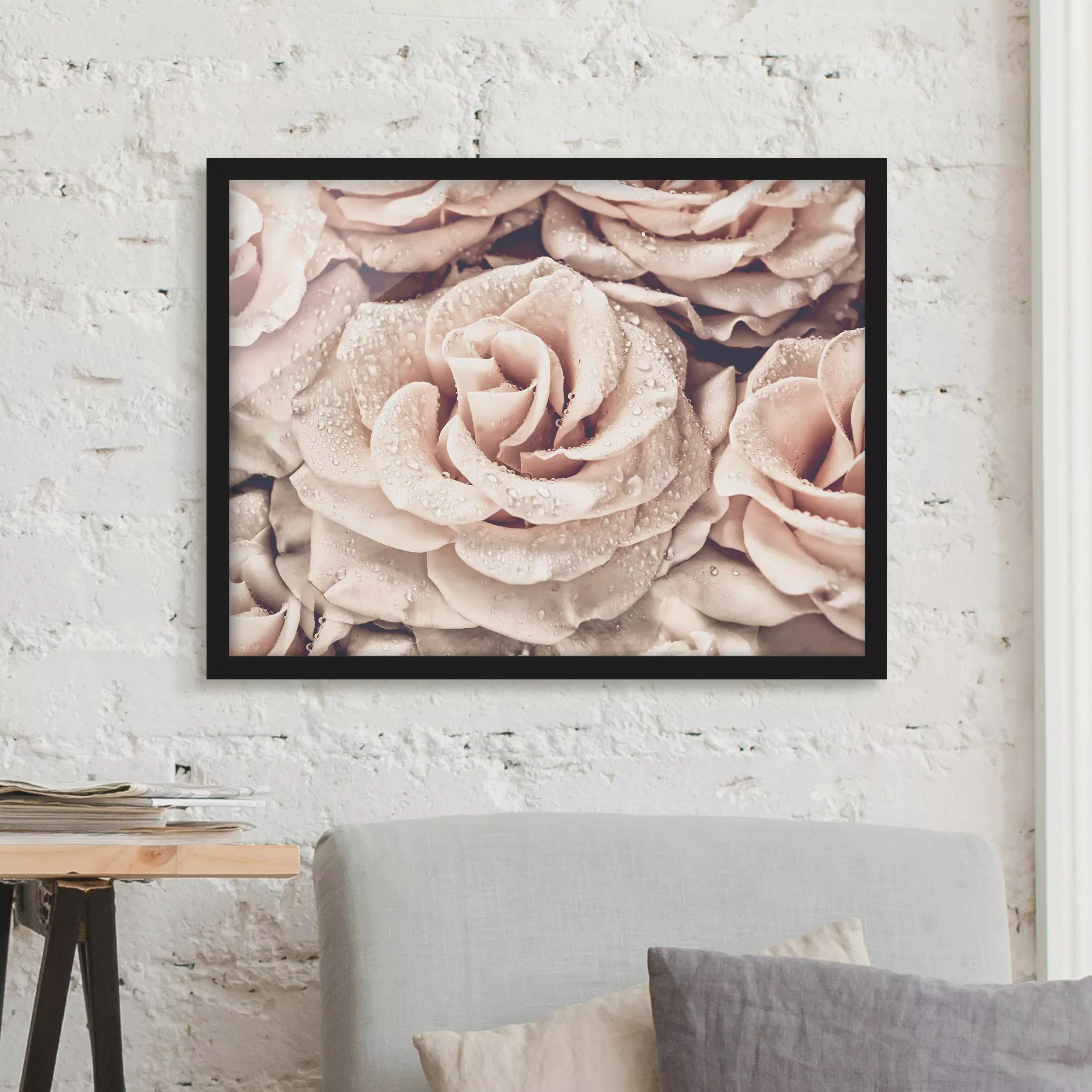 Bild mit Rahmen Blumen - Querformat Rosen Sepia mit Wassertropfen günstig online kaufen