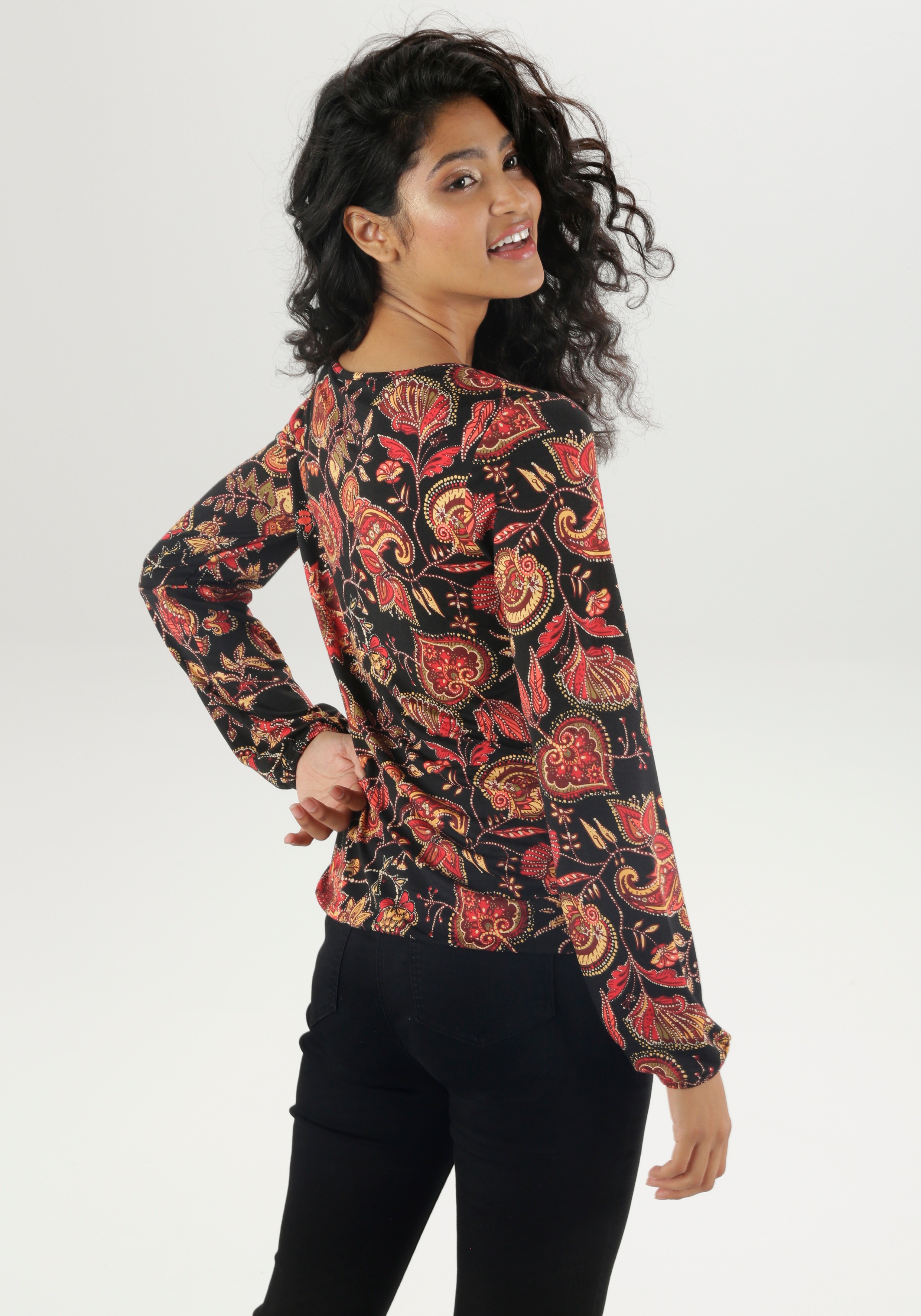 Aniston SELECTED Langarmshirt, mit Paisley-Print und Cut-Out günstig online kaufen