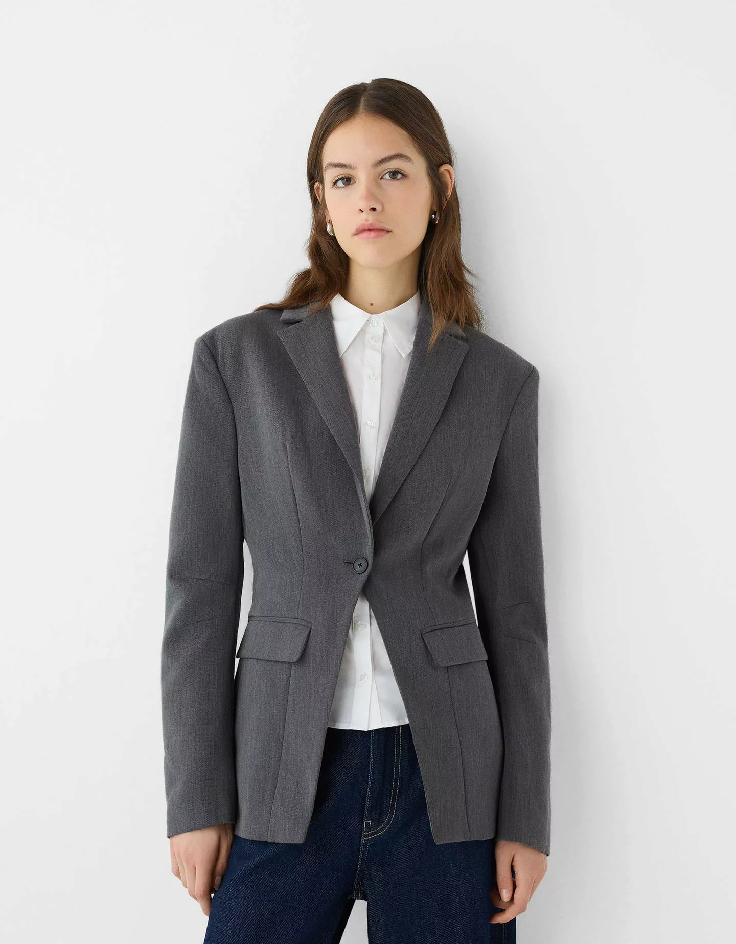 Bershka Figurbetonter Blazer Mit Taschen Damen S Grau günstig online kaufen