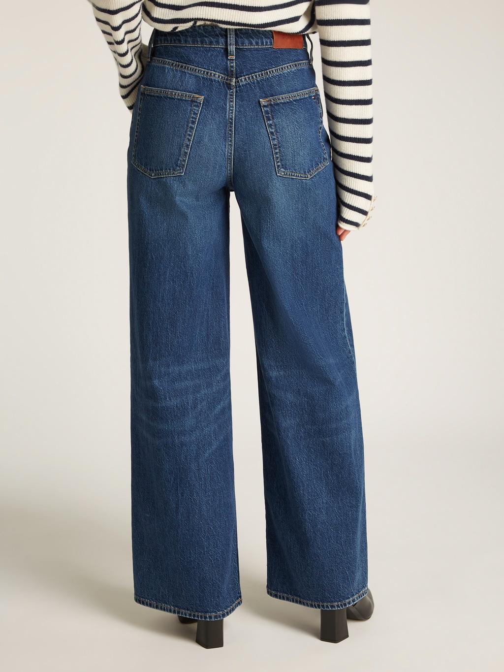 Tommy Hilfiger Weite Jeans "WIDE LEG HW LOU", mit Logo-Badge, mit Nieten, m günstig online kaufen