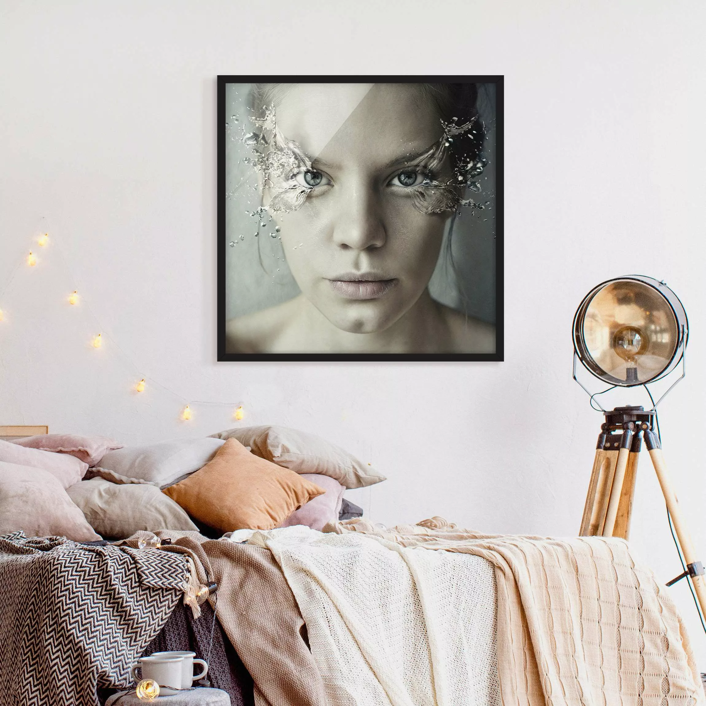 Bild mit Rahmen Portrait - Quadrat Emotionale Frau günstig online kaufen