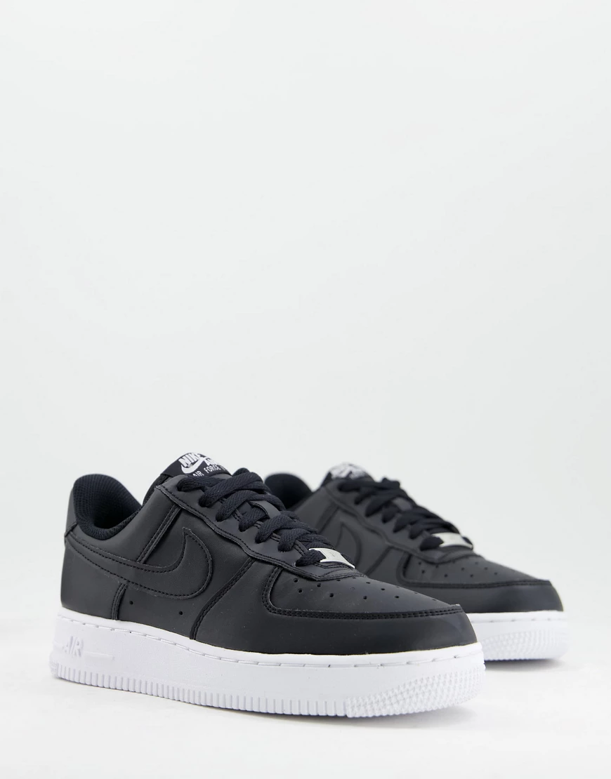 Nike – Air Force 1 '07 Essential – Sneaker in Schwarz mit Sohle in Weiß günstig online kaufen