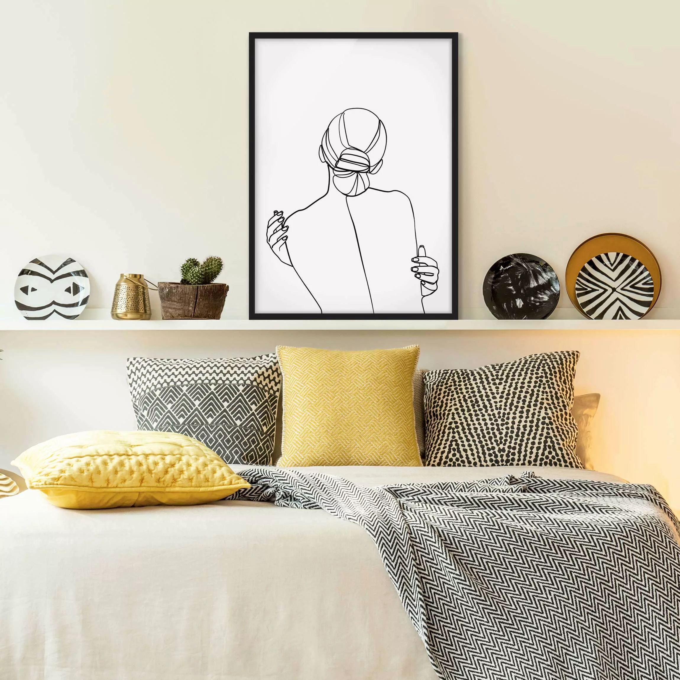 Bild mit Rahmen Schwarz-Weiß - Hochformat Line Art Frau Rücken Schwarz Weiß günstig online kaufen