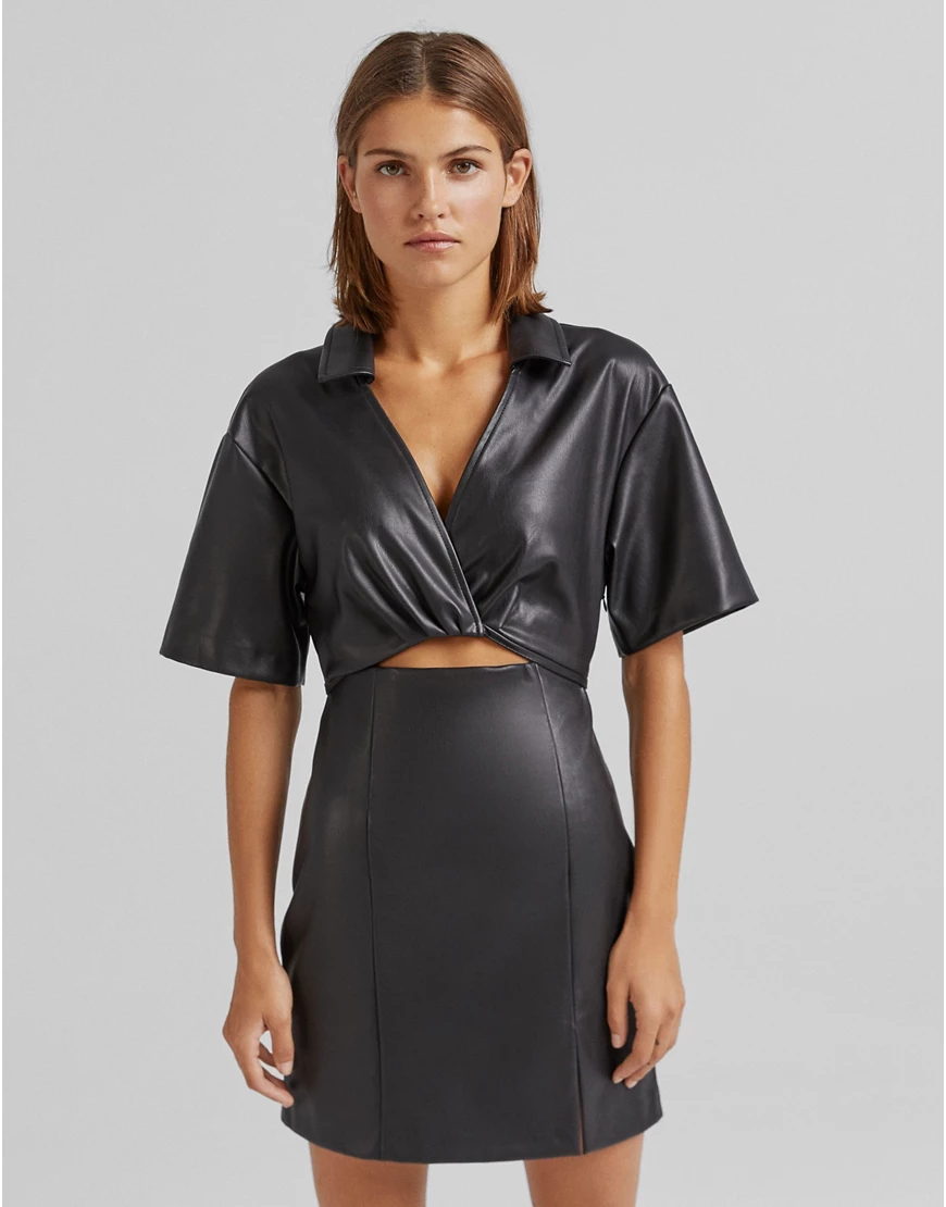 Bershka – Hemdkleid aus PU in Schwarz mit Schnürung günstig online kaufen