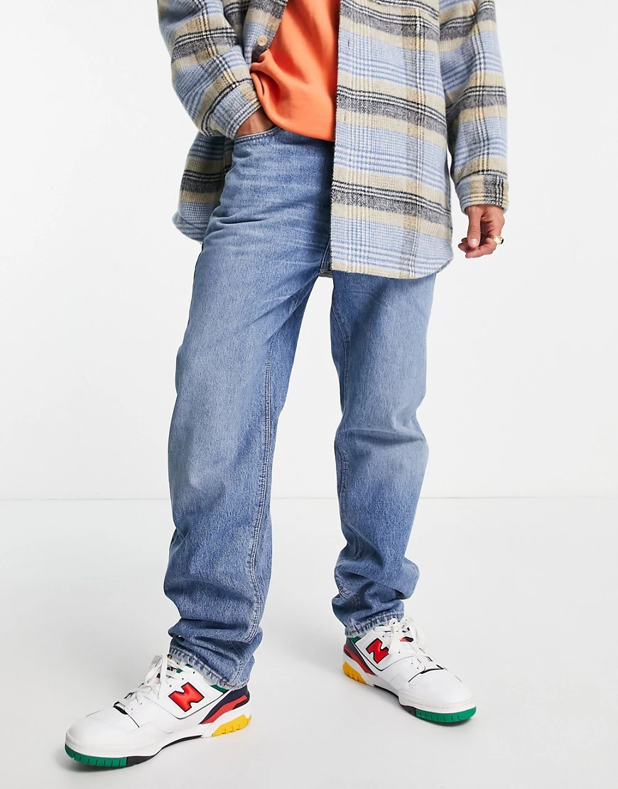 ASOS DESIGN – Dad-Jeans in mittlerer „Less Thirsty“-Waschung im Stil der 90 günstig online kaufen