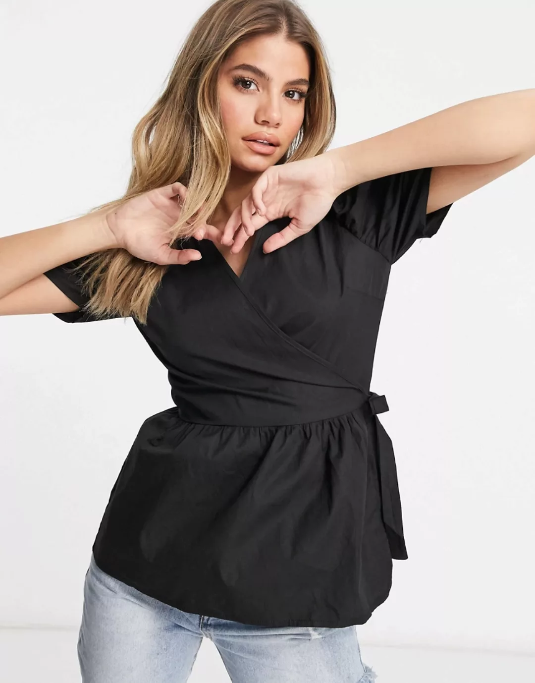 Missguided – Wickeloberteil mit kurzen Puffärmeln in Schwarz günstig online kaufen