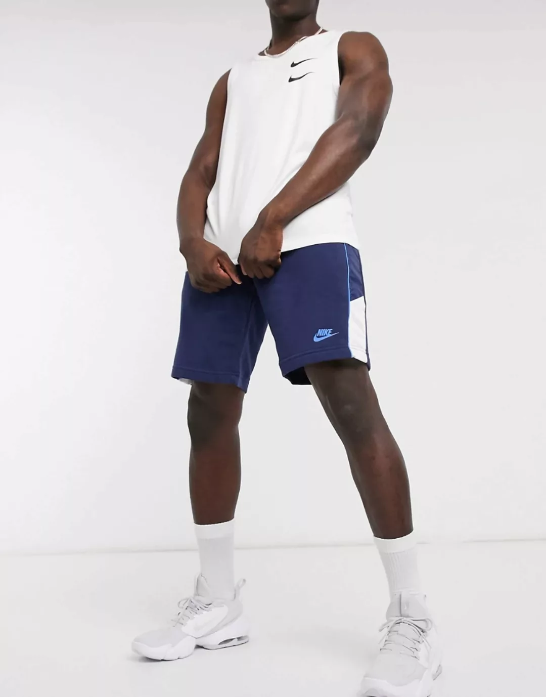 Nike – Marineblaue Shorts mit großem Logo-Navy günstig online kaufen
