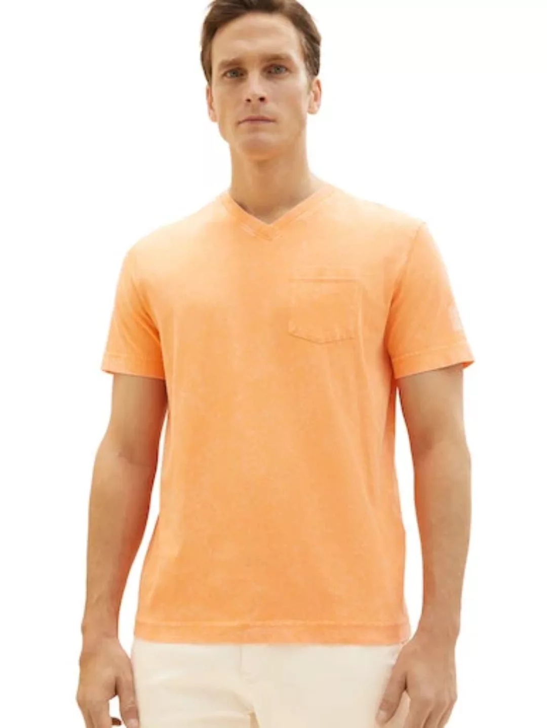 TOM TAILOR V-Shirt, mit kleiner Brusttasche und ässiger lWaschung günstig online kaufen