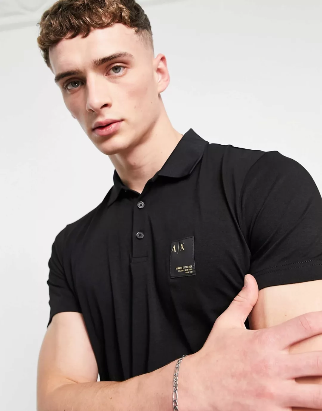 Armani Exchange – Polohemd in Schwarz mit Logo-Kästchen günstig online kaufen