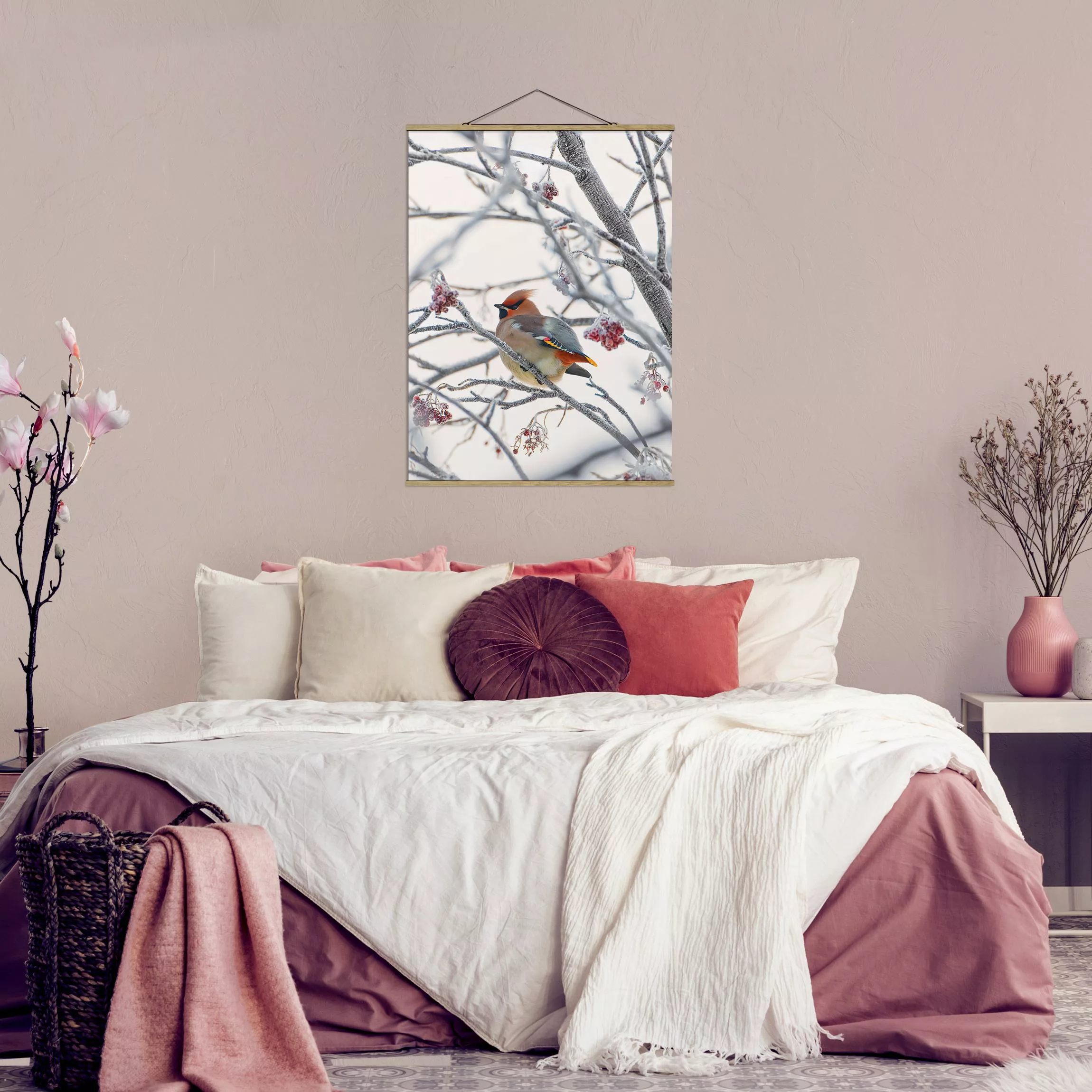 Stoffbild Tiere mit Posterleisten - Hochformat Seidenschwanz im Baum günstig online kaufen