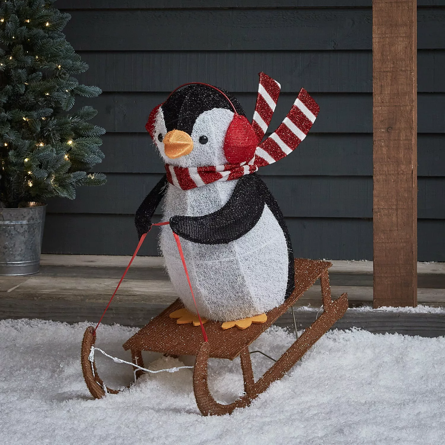LED Weihnachtsfigur außen Pinguin auf Schlitten günstig online kaufen
