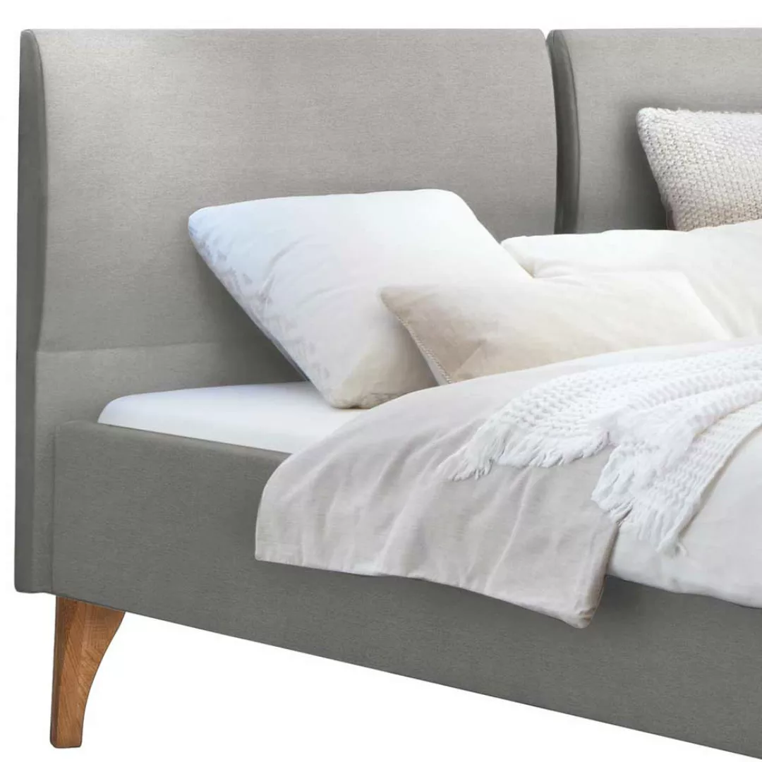 Breites Bett 140x200 cm aus Webstoff und Eiche Massivholz Skandi Design günstig online kaufen