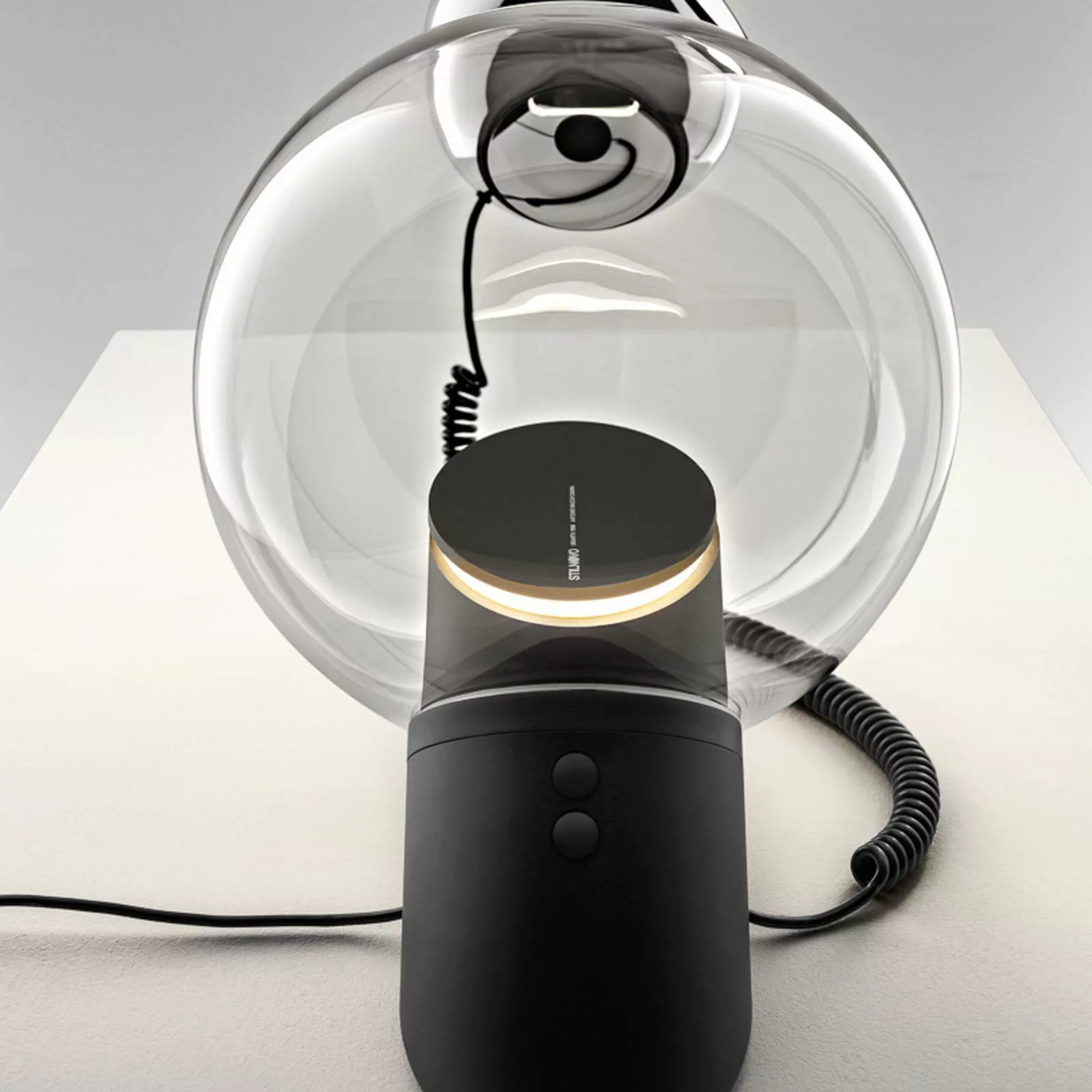 Stilnovo Gravita LED-Tischlampe mit 2 Lichtquellen günstig online kaufen