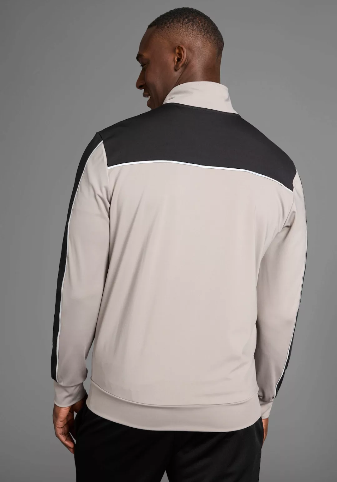 Bruno Banani Sweatjacke, mit Reflektorstreifen in Teilungsnähten günstig online kaufen