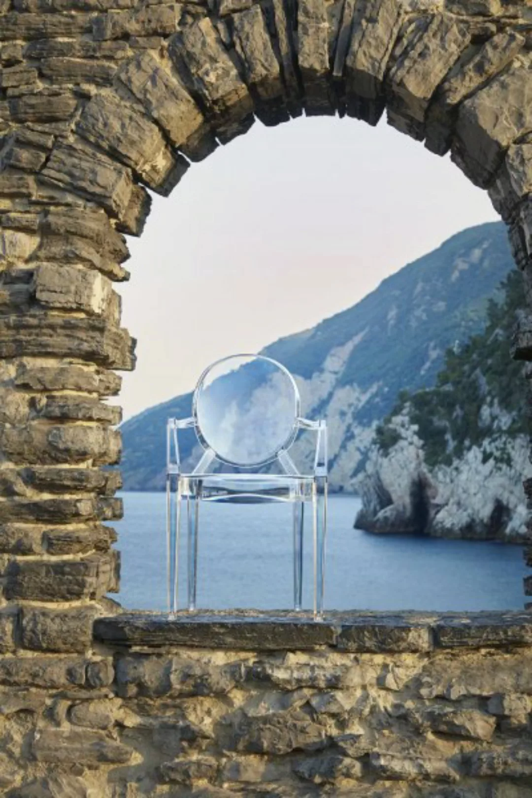 Louis Ghost Stuhl mit Armlehne glasklar günstig online kaufen