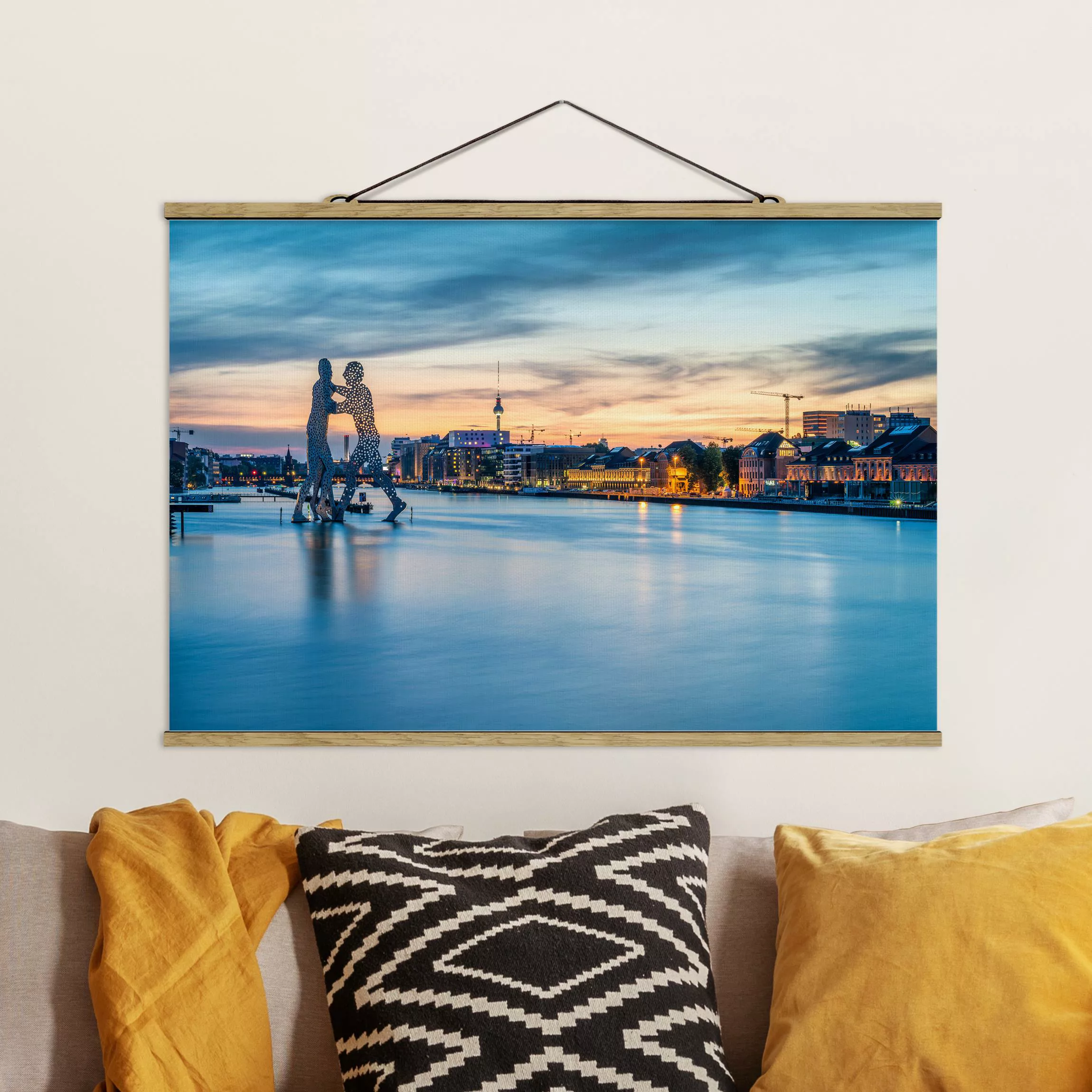 Stoffbild mit Posterleisten Berlin Skyline mit Molecule Man günstig online kaufen