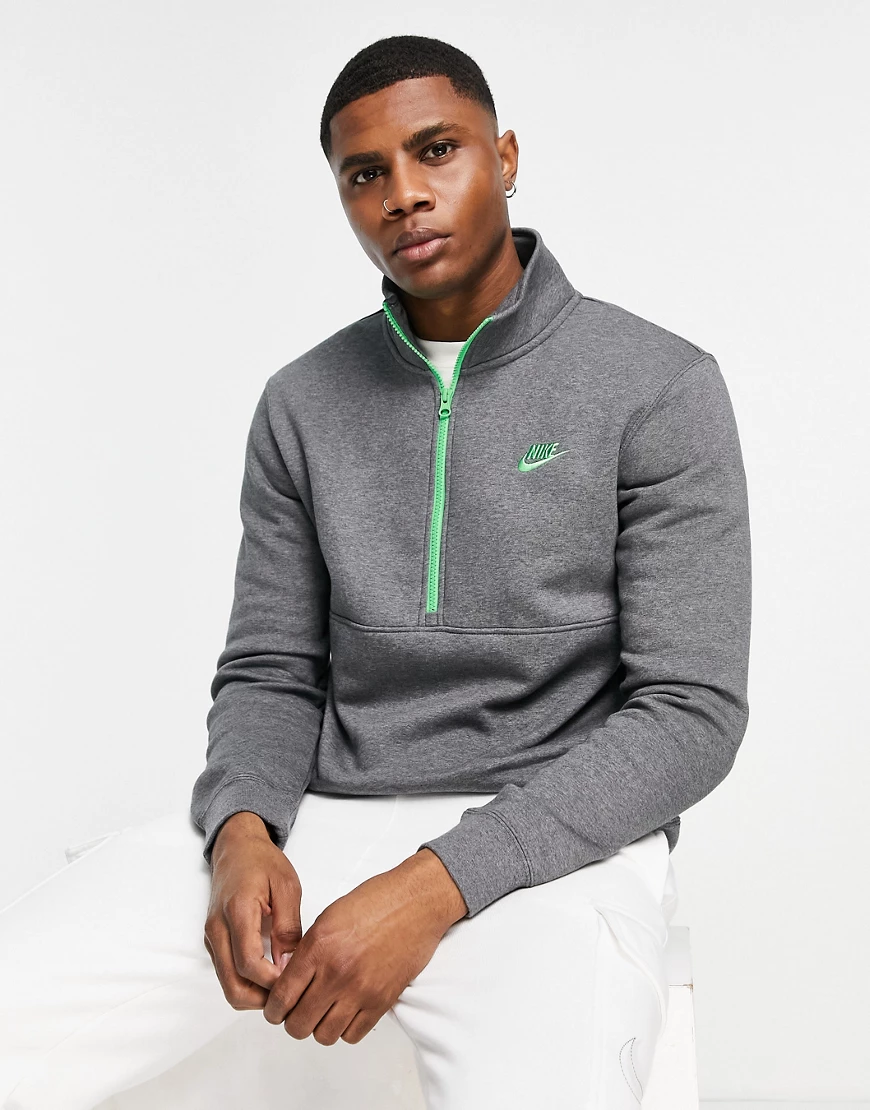Nike Club – Sweatshirt in Grau mit kurzem Reißverschluss günstig online kaufen