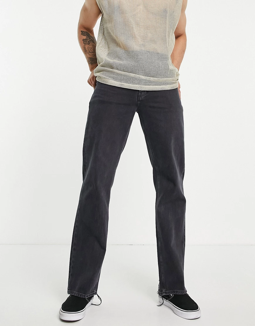 ASOS DESIGN – Jeans in verwaschenem Schwarz mit geradem Schnitt und Upcycli günstig online kaufen