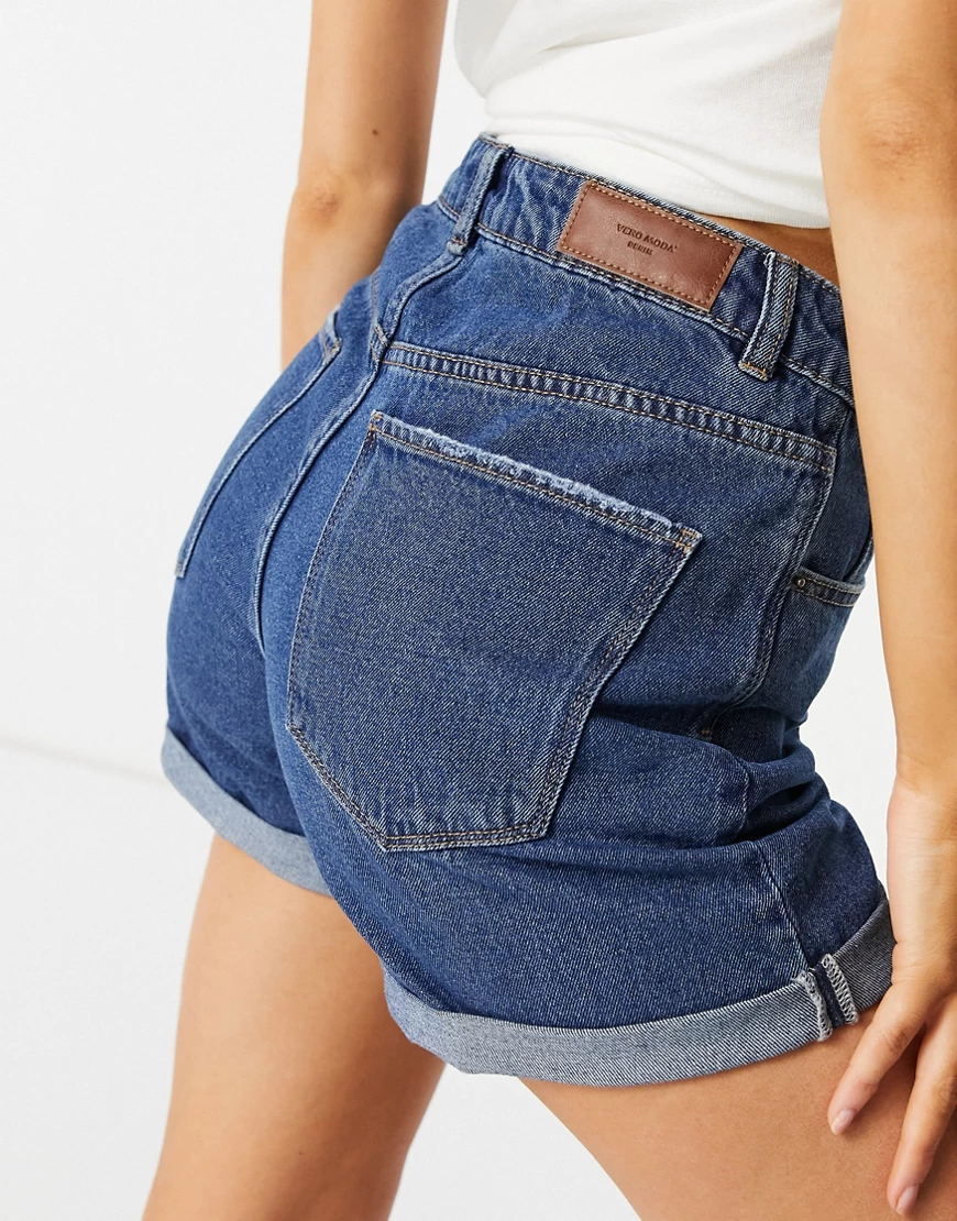 Vero Moda – Mom-Shorts aus Denim in Hellblau günstig online kaufen