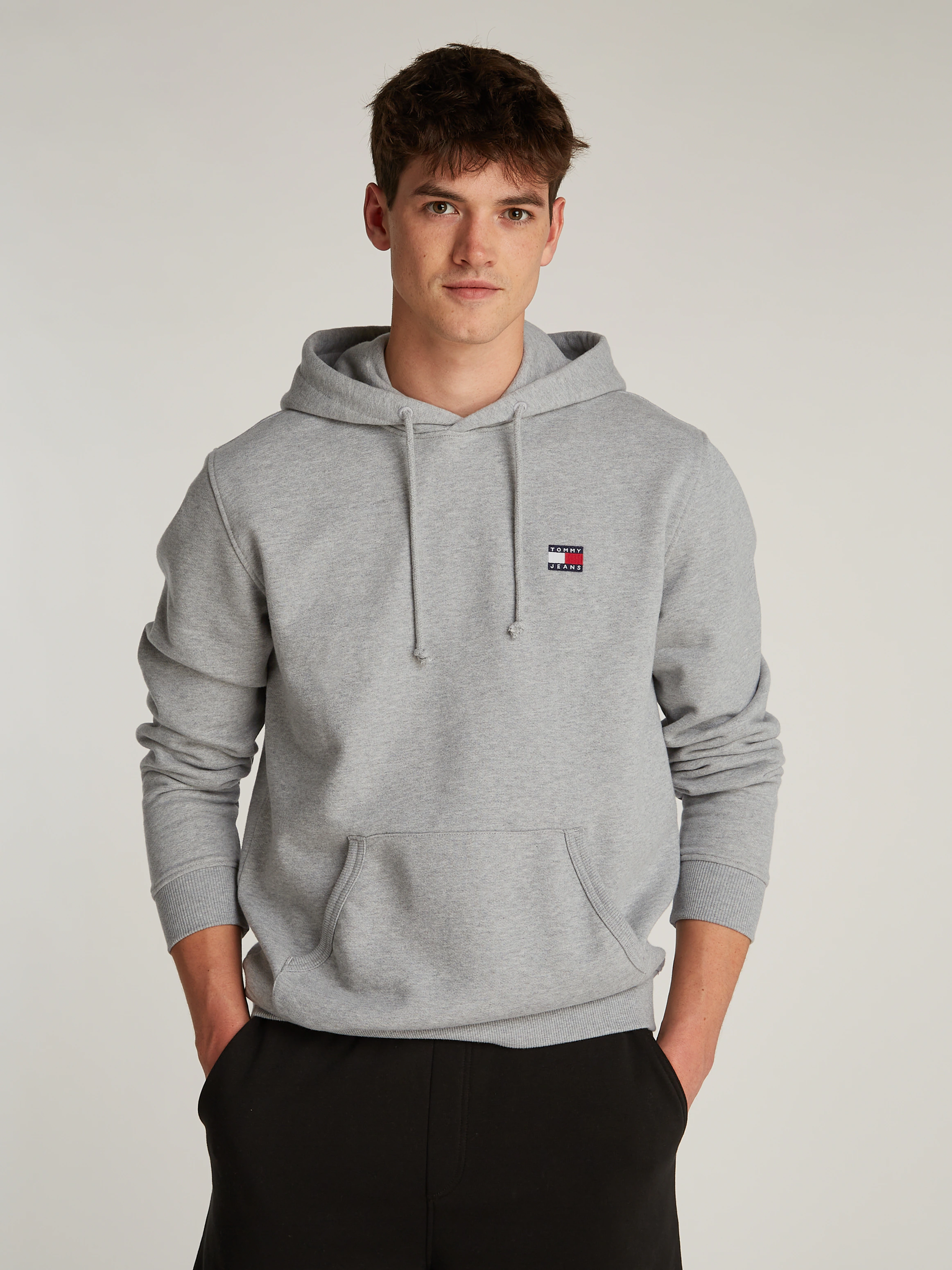 Tommy Jeans Hoodie "TJM REG BADGE HOODIE EXT", mit Logostickerei günstig online kaufen