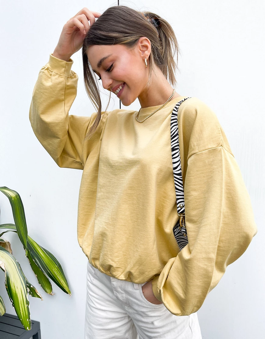 Urban Bliss – Sweatshirt mit Ballonärmeln in Sand-Braun günstig online kaufen